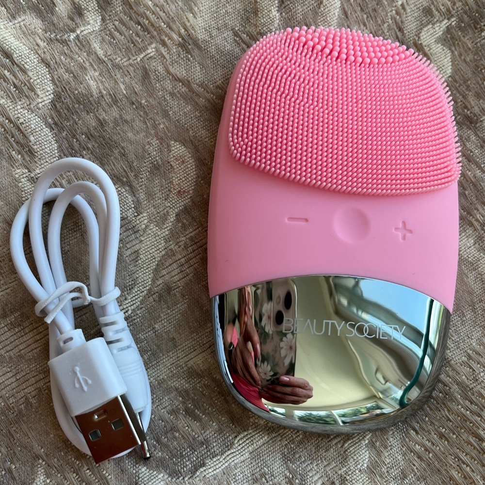 Silicone Massaging💆🏻‍♀️Facial Brush